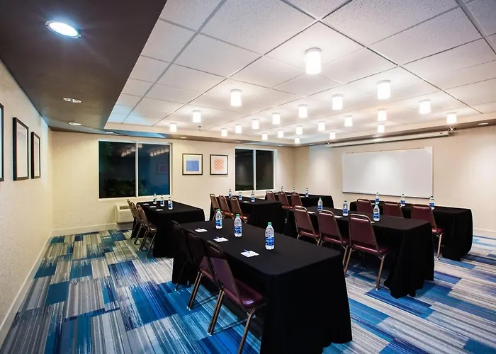 Holiday Inn Express Hotel&Suites Bellevue-Omaha Area
