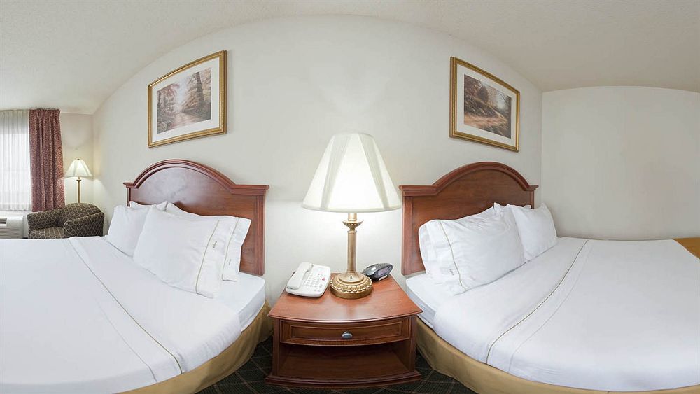 Express & Bellevue-omaha Area By Ihg 2*