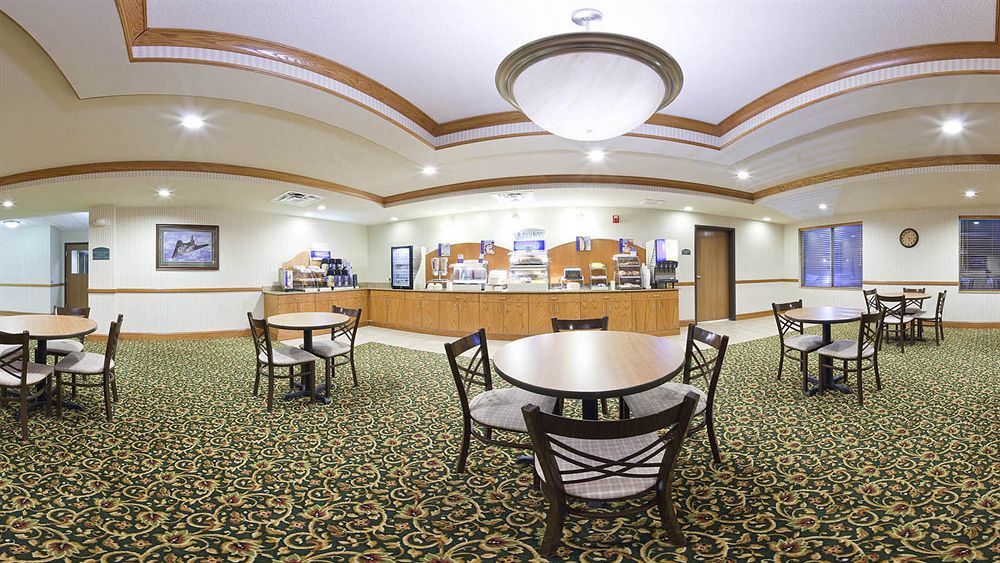 Express & Bellevue-omaha Area By Ihg Hotel