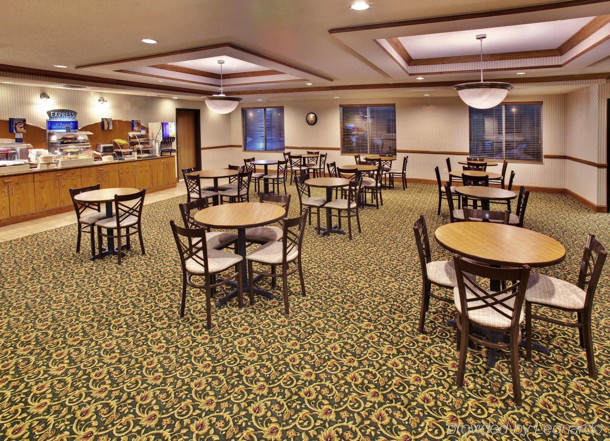 Express & Bellevue-omaha Area By Ihg Hotel 2*