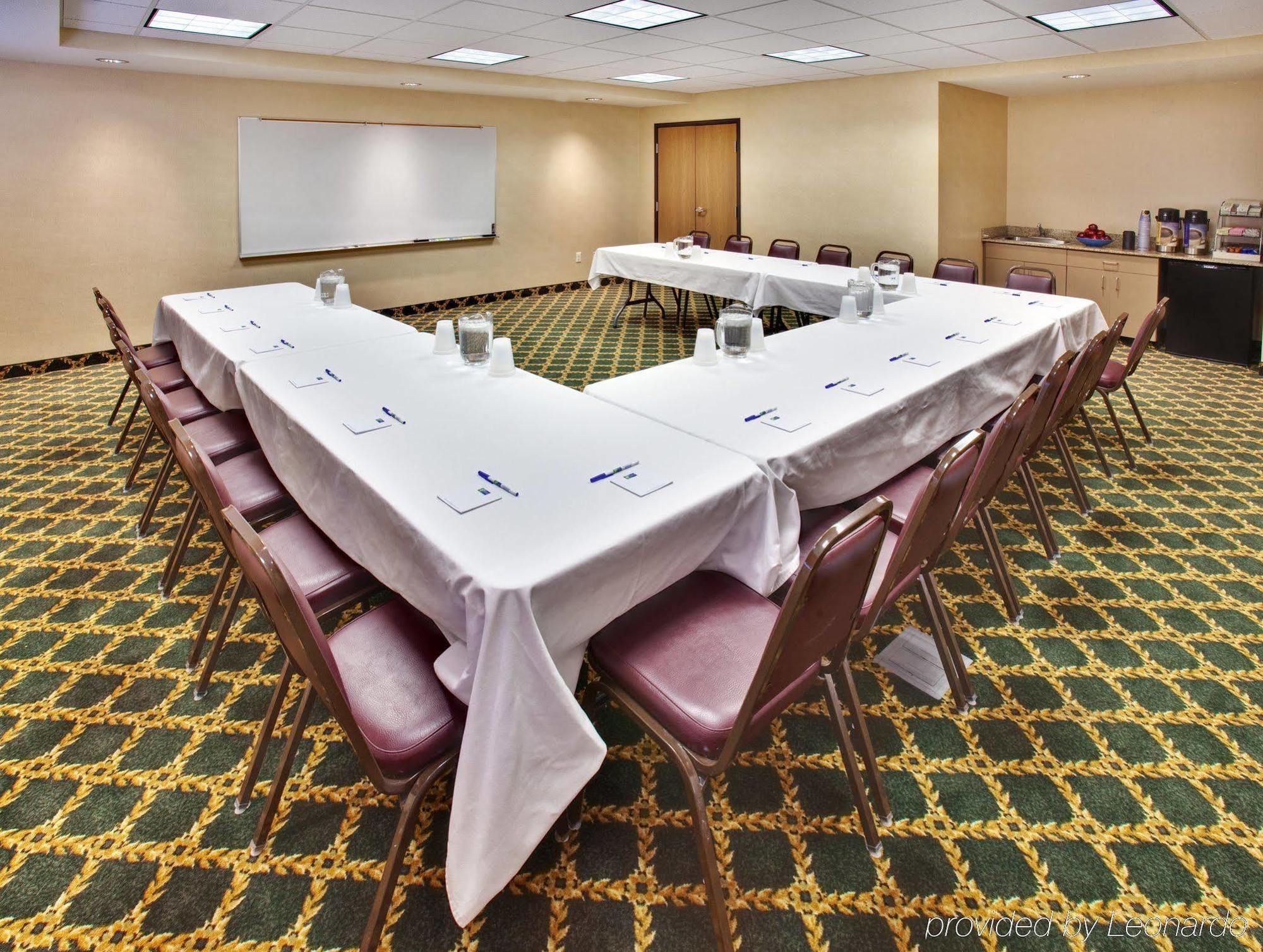 Express & Bellevue-omaha Area By Ihg Hotel 2*