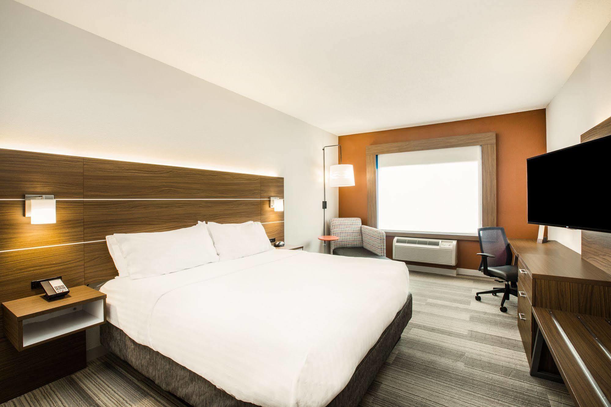 Hotel Express & Bellevue-omaha Area By Ihg