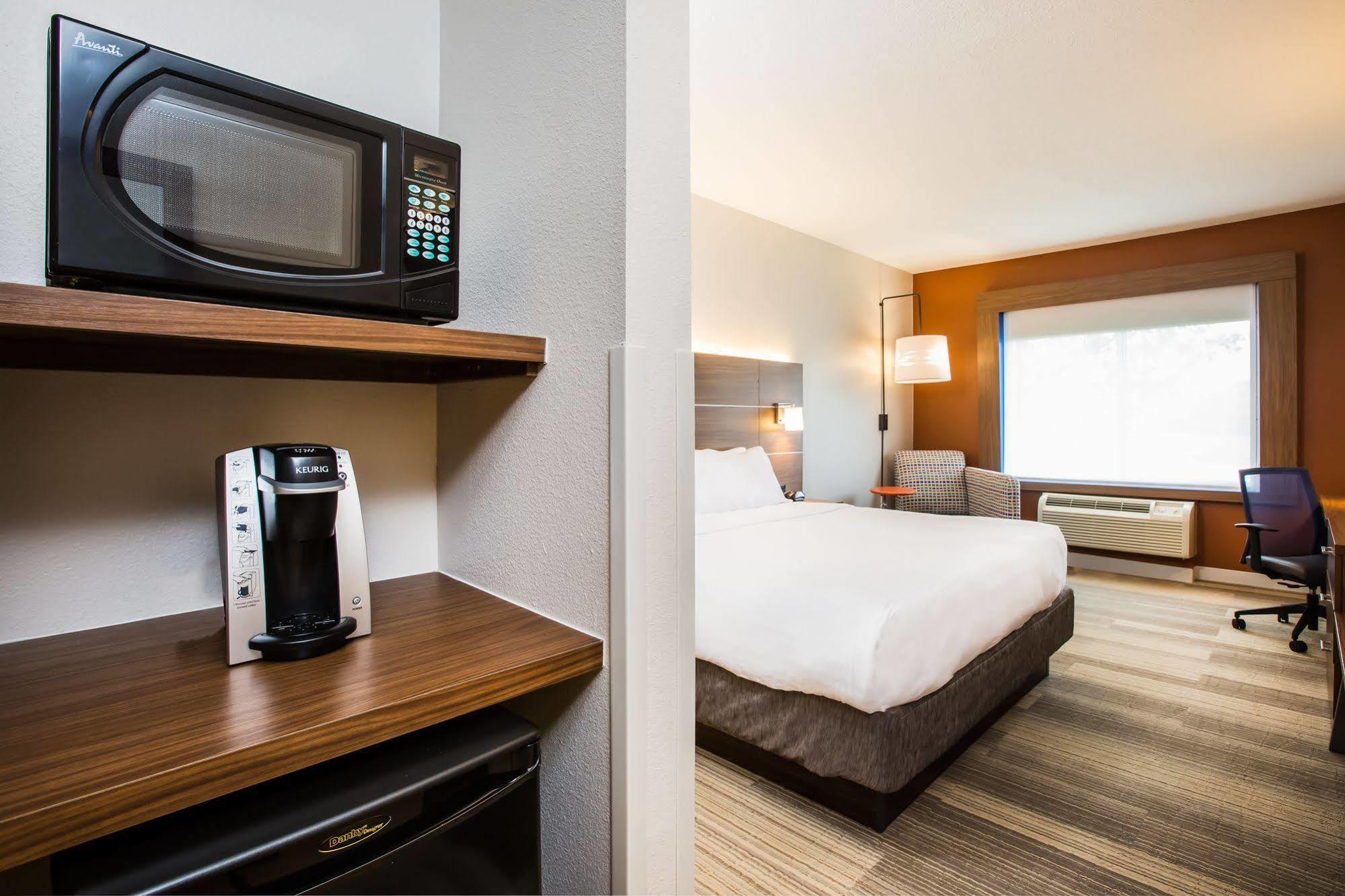 Hotel Express & Bellevue-omaha Area By Ihg