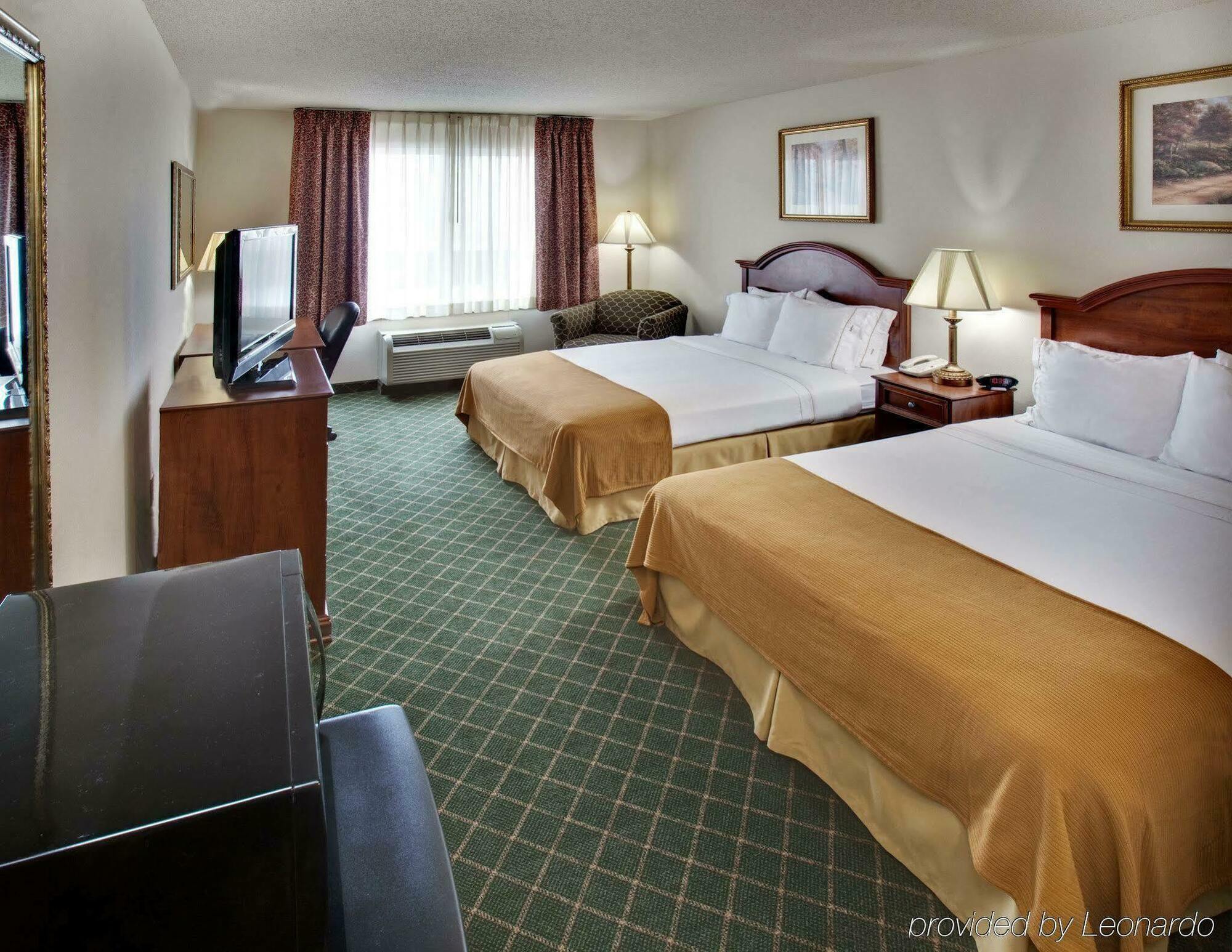 Express & Bellevue-omaha Area By Ihg Hotel