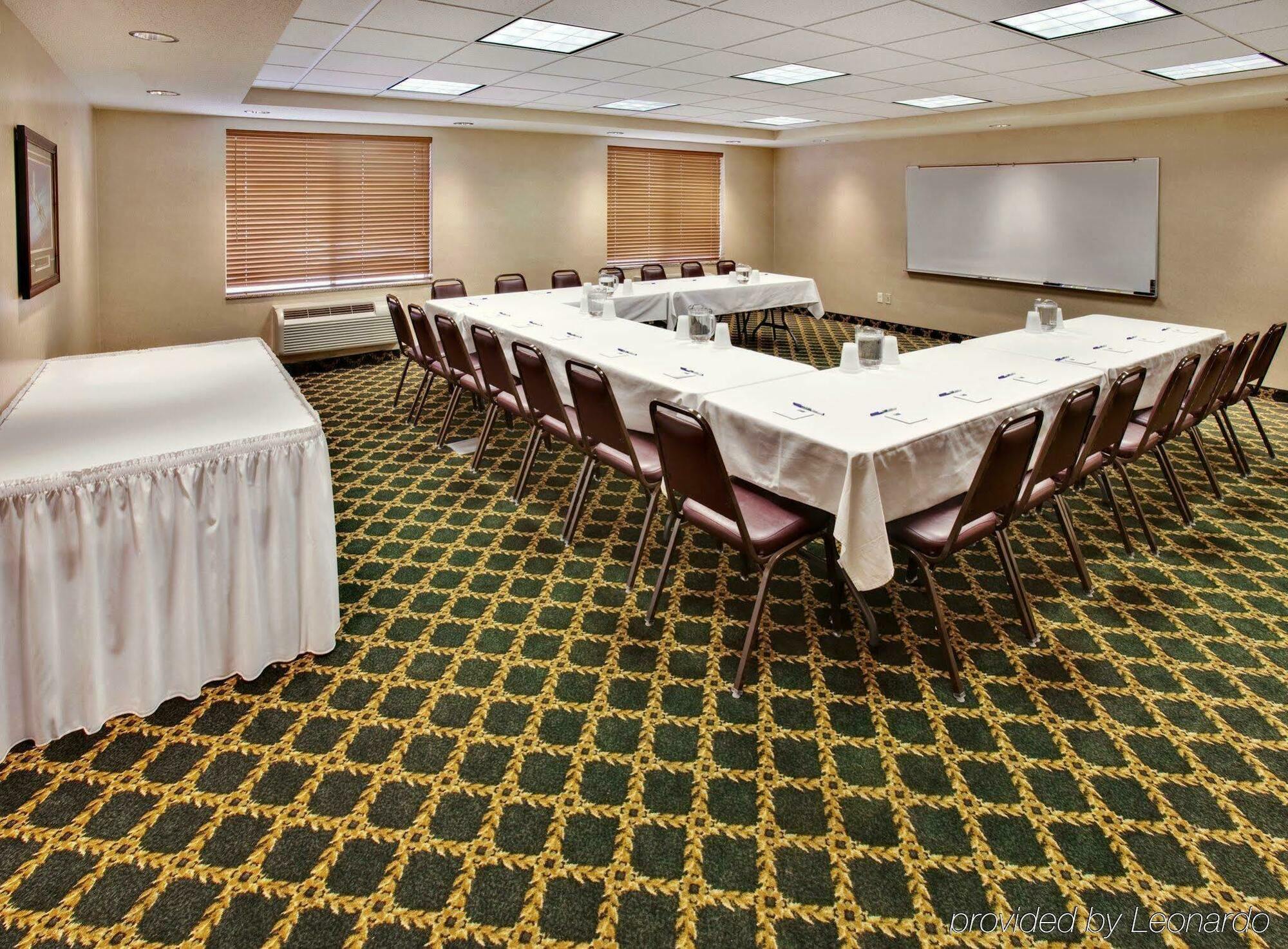 Express & Bellevue-omaha Area By Ihg Hotel 2*