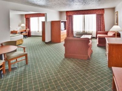 Express & Bellevue-omaha Area By Ihg Hotel