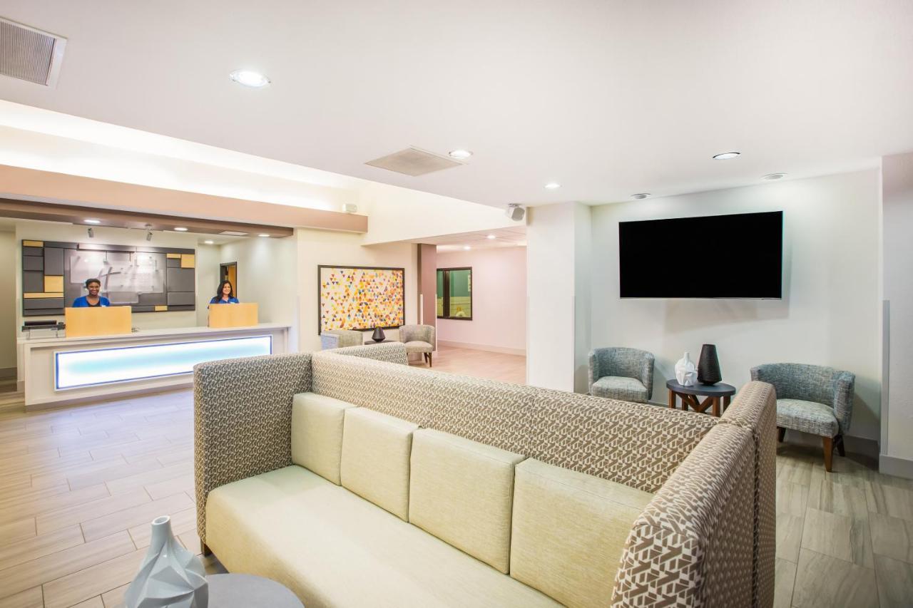 Express & Bellevue-omaha Area By Ihg 2* Bellevue