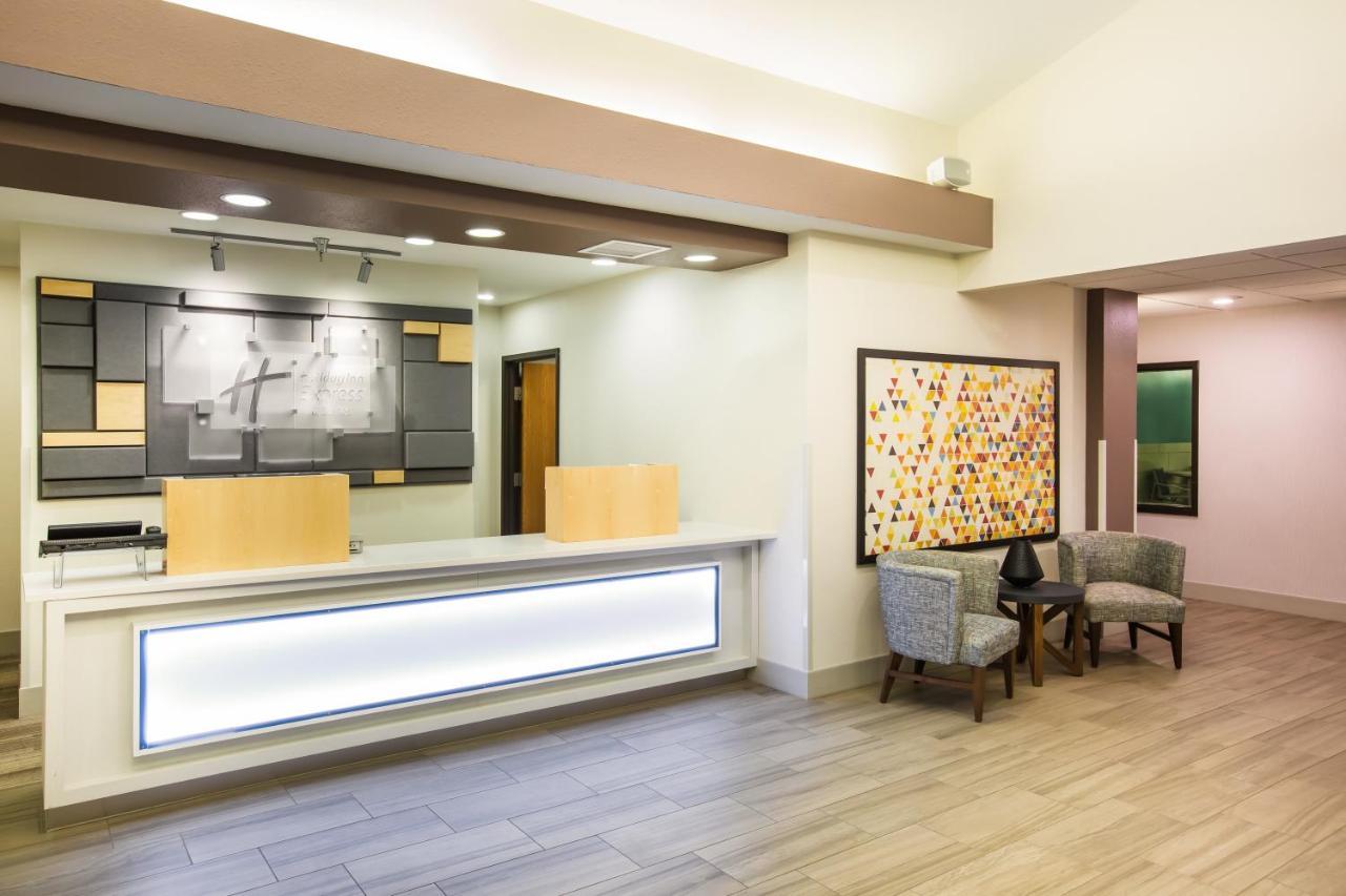 Express & Bellevue-omaha Area By Ihg Hotel