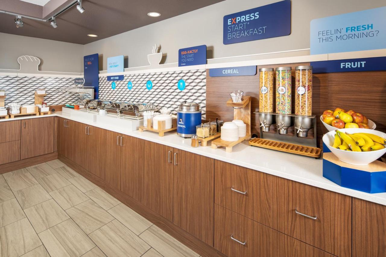 Express & Bellevue-omaha Area By Ihg Hotel 2*